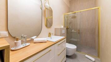 Apartment, Balcony | Bathroom