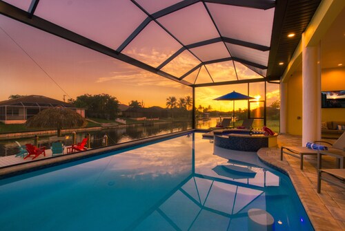VILLA GRAND PARADISE – HEATED POOL & SPA | GULF ACCESS | BOAT RENTAL + TOURS VOUCHER INCL.