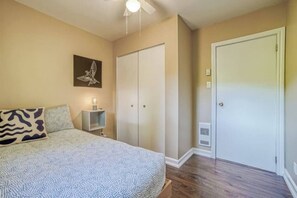 3 bedrooms, desk, free WiFi, bed sheets