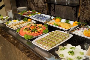 Daily buffet breakfast for a fee