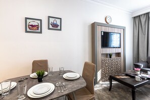 Familiesuite - 2 soveværelser - tekøkken | Spisning på værelset