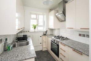 Eenvoudig appartement | Privékeuken | Een waterkoker