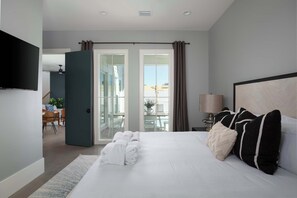 4 Schlafzimmer, Schreibtisch, Bügeleisen/Bügelbrett, Reisekinderbett