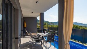 Outdoor dining - Villa Rhapsody by Villas Guide (Buzet)