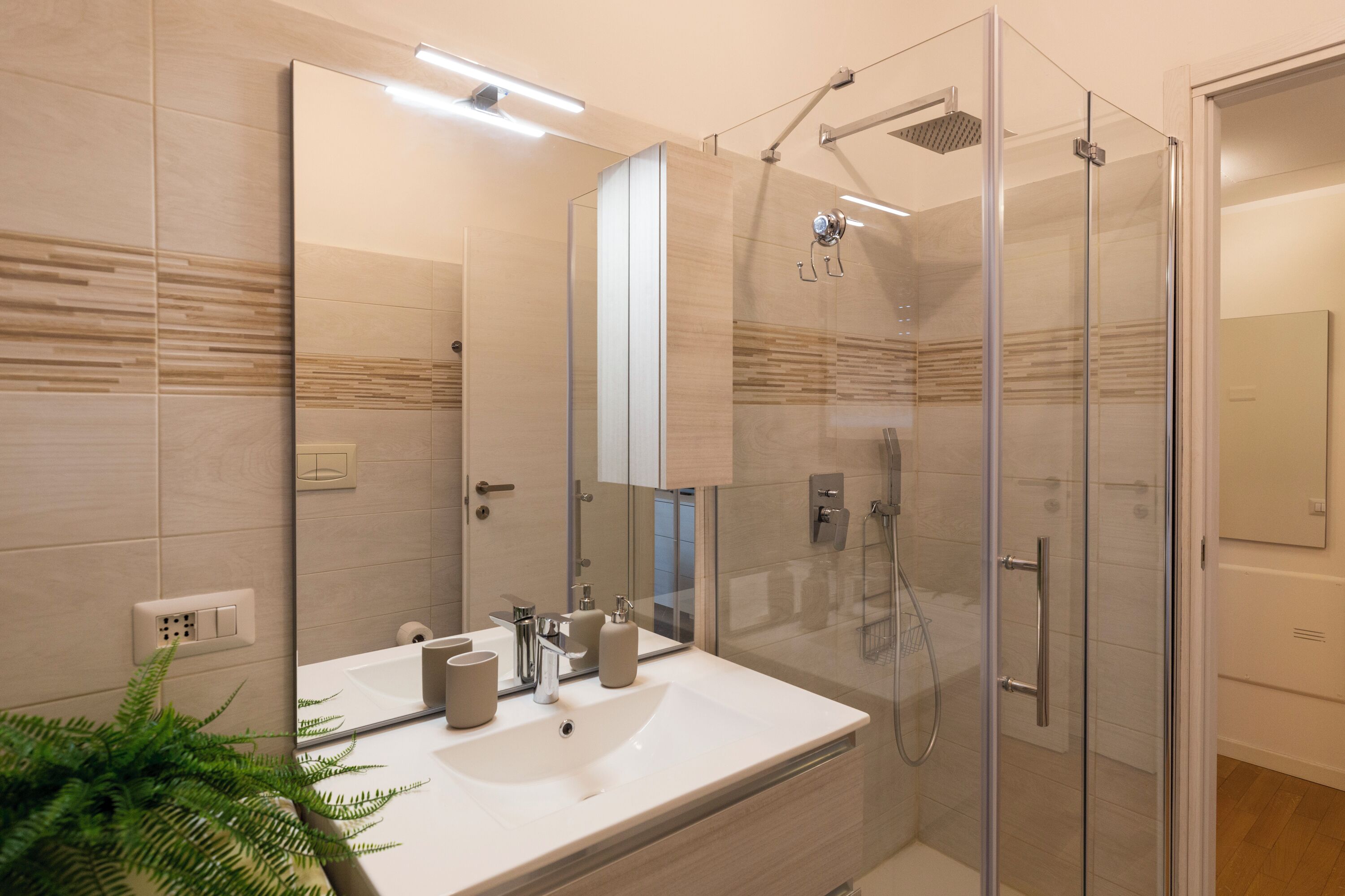 Comfort Apartment | Bathroom | Shower, hair dryer, towels, soap