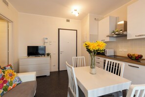 Comfort Apartment | Living area | 50-inch Smart TV with digital channels - notaMi - UniTerrace - Bicocca District (Milan)