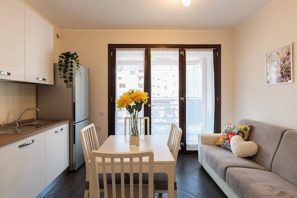 Comfort Apartment | Living area | 50-inch Smart TV with digital channels - notaMi - UniTerrace - Bicocca District (Milan)