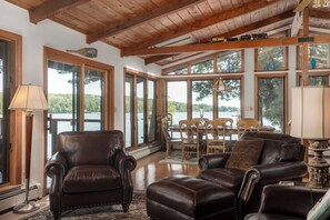Smart TV, fireplace, ping pong - Winnipesaukee Waterfront Home For 12 Sand Beach and Dock For Two 24 Ft Boats (Moultonborough)