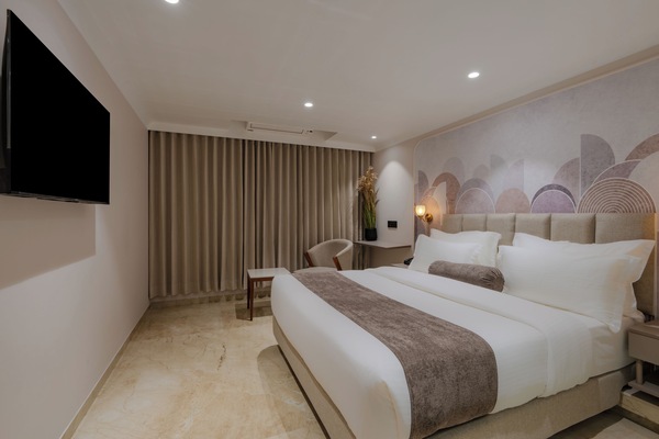 Classic Room | Egyptian cotton sheets, premium bedding, memory foam beds, soundproofing