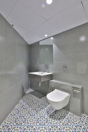 Bathroom - Hotel The Grand Suites (Ahmedabad)