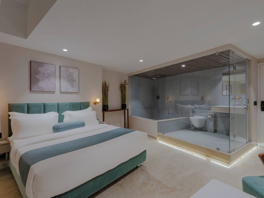 Presidential Room | Egyptian cotton sheets, premium bedding, memory foam beds, soundproofing