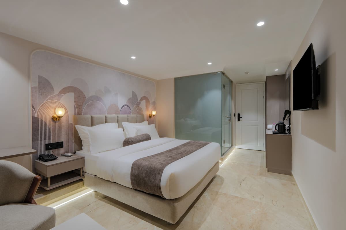 Classic Room | Egyptian cotton sheets, premium bedding, memory-foam beds, free WiFi