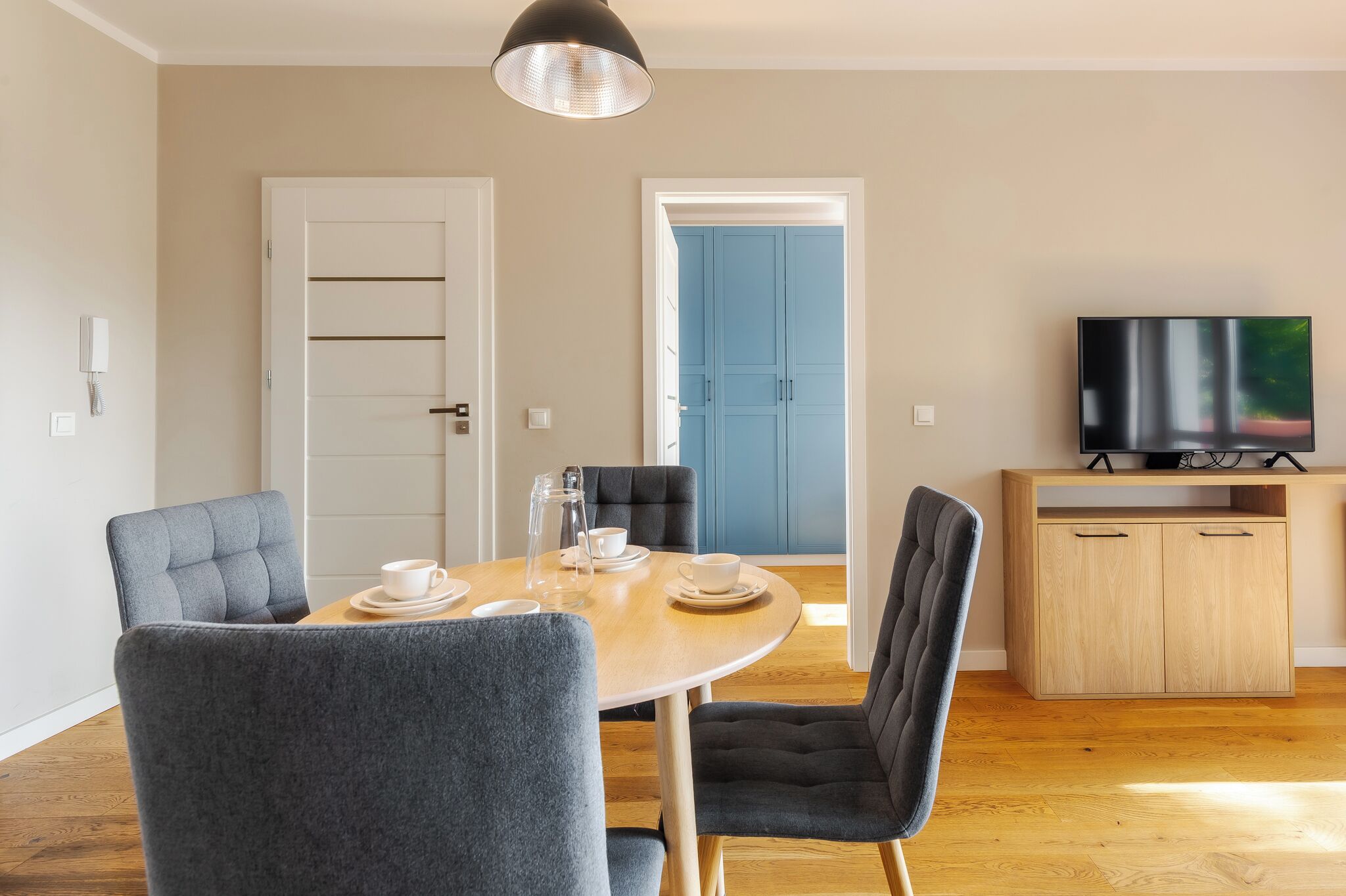 Apartment, Balkon, Bergblick | Essbereich im Zimmer