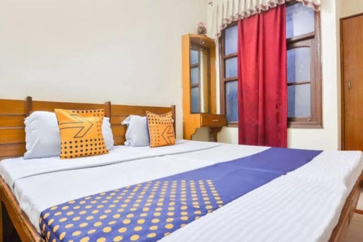 WiFi (free), bed sheets