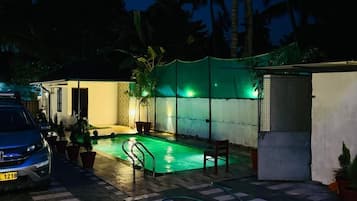 5 outdoor pools