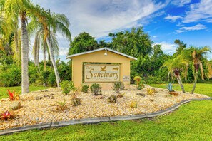 Apartment (2 Bedrooms) | Interior - 8 Mi to Beach w/ Pool Access: Englewood Condo! (Englewood)