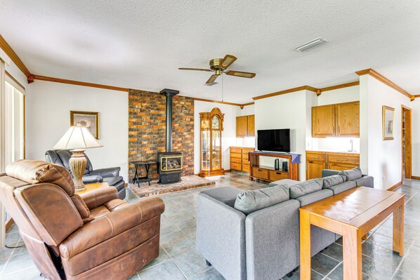 House (3 Bedrooms) | Interior - Pensacola Home ~ 13 Mi to Perdido Bay! (Pensacola)