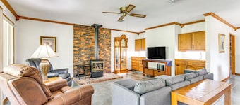 Pensacola Home ~ 13 Mi to Perdido Bay!