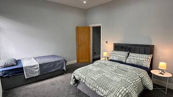 House | 3 bedrooms, free WiFi, bed sheets