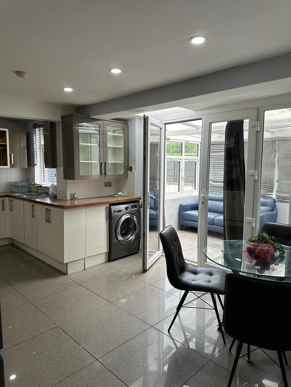 Interior - Cozy Manchester House - Stay With Host Onsite (Stockport)