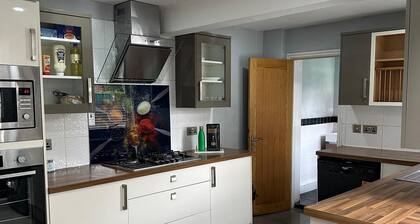 Cozy Manchester House - Stay With Host Onsite