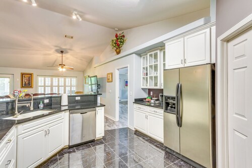 4 Mi to Beach: Family-friendly Home in Navarre