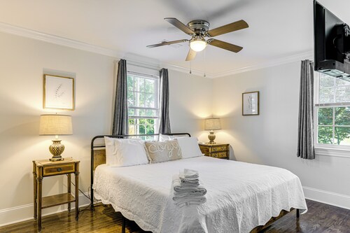 2 Mi to Downtown: Pet-friendly Home in New Bern!