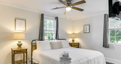 2 Mi to Downtown: Pet-friendly Home in New Bern!