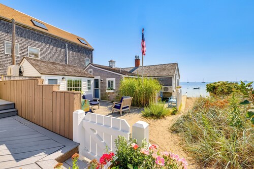 Steps to Commercial St! Lofted Provincetown Gem