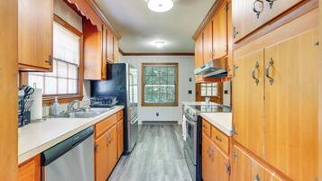 House (3 Bedrooms) | Interior