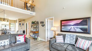 Apartment (3 Bedrooms) | Interior - Lakefront Camdenton Condo Near Ha Ha Tonka (Camdenton)