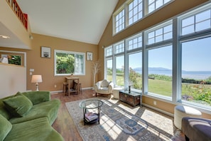 House (1 Bedroom) | Front of property - Waterfront Bellingham Bliss: Steps to Beach! (Bellingham)