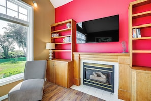 House (1 Bedroom) | Interior - Waterfront Bellingham Bliss: Steps to Beach! (Bellingham)