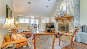 TV, fireplace - Calhoun Home w/ Spacious Interior & Backyard! (Calhoun)