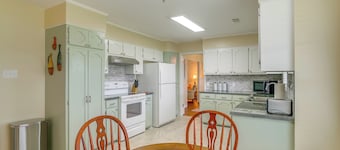 Calhoun Home w/ Spacious Interior & Backyard!