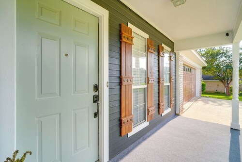 Calhoun Home w/ Spacious Interior & Backyard!