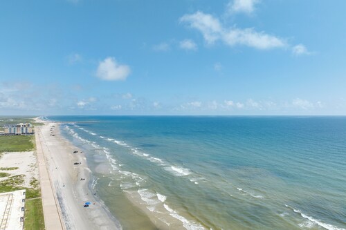 Walk to Beach: Corpus Christi Gem on Padre Island!