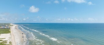 Walk to Beach: Corpus Christi Gem on Padre Island!