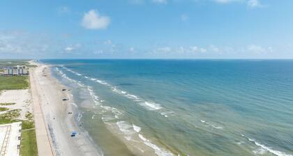 Walk to Beach: Corpus Christi Gem on Padre Island!
