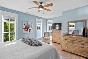4 bedrooms, iron/ironing board, Internet, bed sheets - Summer Breeze|Heated Pool|Hot Tub! (Bracey)