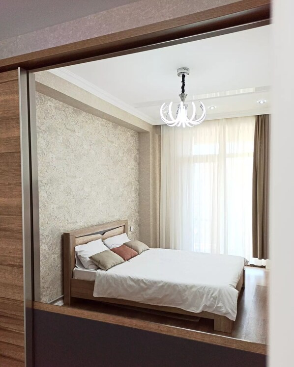Condo Confort, balcon, vue sur la ville | 1 chambre, fer et planche à repasser, accès au Wi-Fi (inclus)