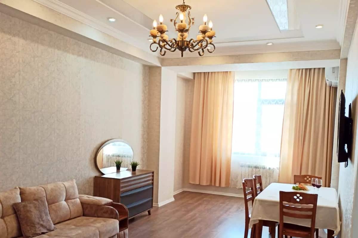 Comfort-Apartment, Balkon, Stadtblick | Wohnbereich