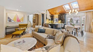 Téléviseur, foyer, table de ping-pong