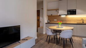 Apartment (2B) | Eigene Küche | Kühlschrank, Mikrowelle, Herdplatte, Geschirrspüler