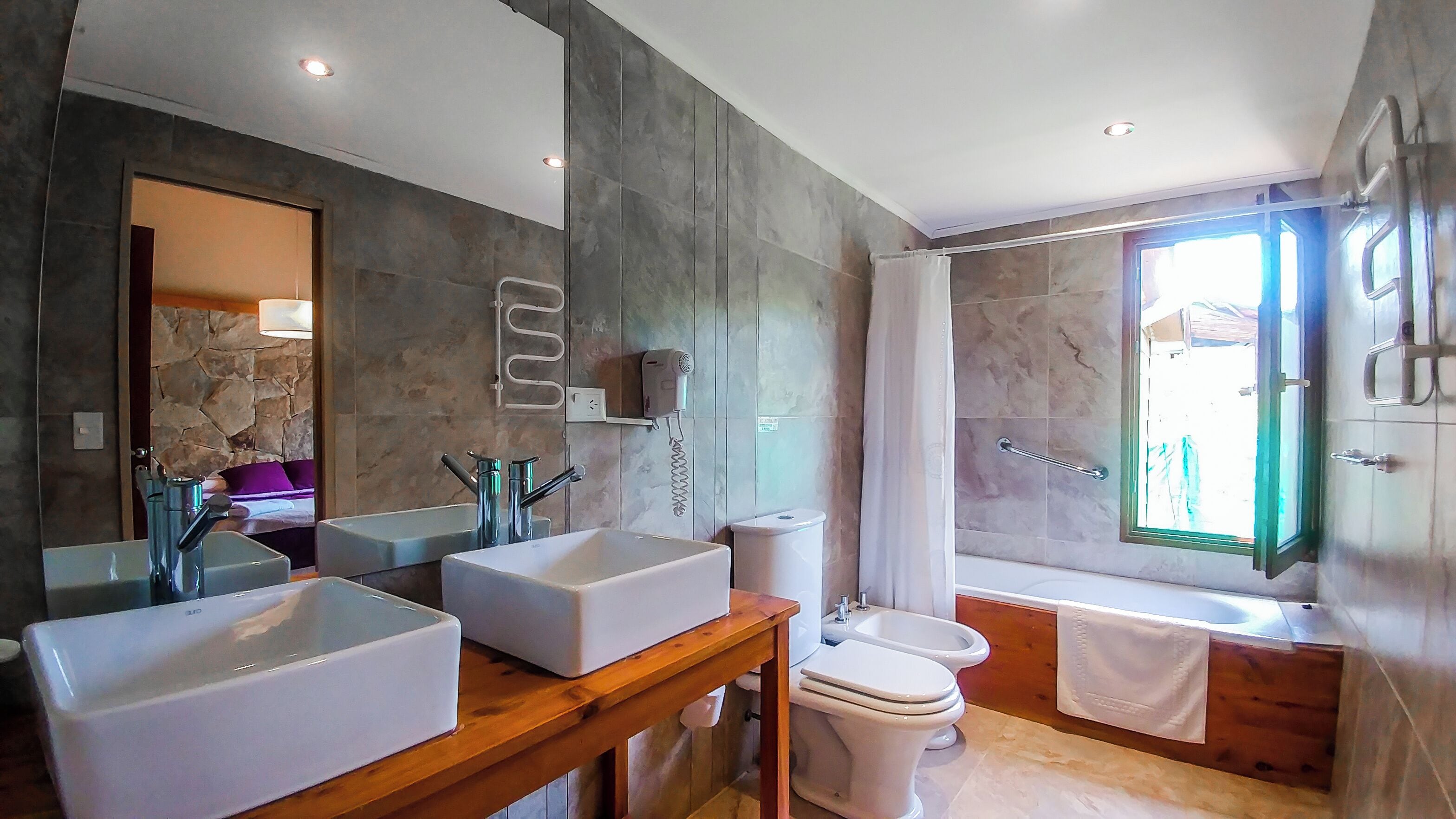 Deluxe-chalet, patio, vuoristonäköala | Kylpyhuone | Hiustenkuivaaja, bidee, lämmitetyt lattiat, pyyhkeet