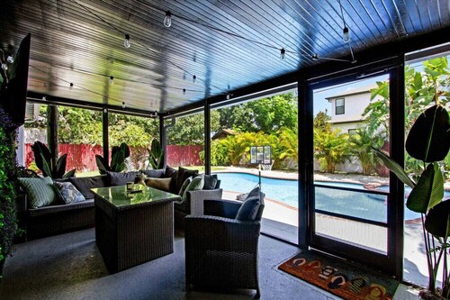 3BR/2BA Beautiful South Tampa Home With Pool!