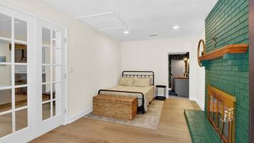 3 slaapkamers, een bureau, een strijkplank/strijkijzer, wifi