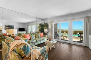 TV - FREE Golf & Tickets! Mariner West 103, Walk-In Shower, Heated Pool & Grills! (Panama City Beach)