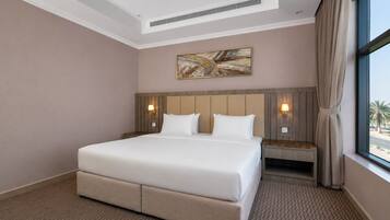 Peralatan tempat tidur premium, bar mini, ruang kerja komputer riba