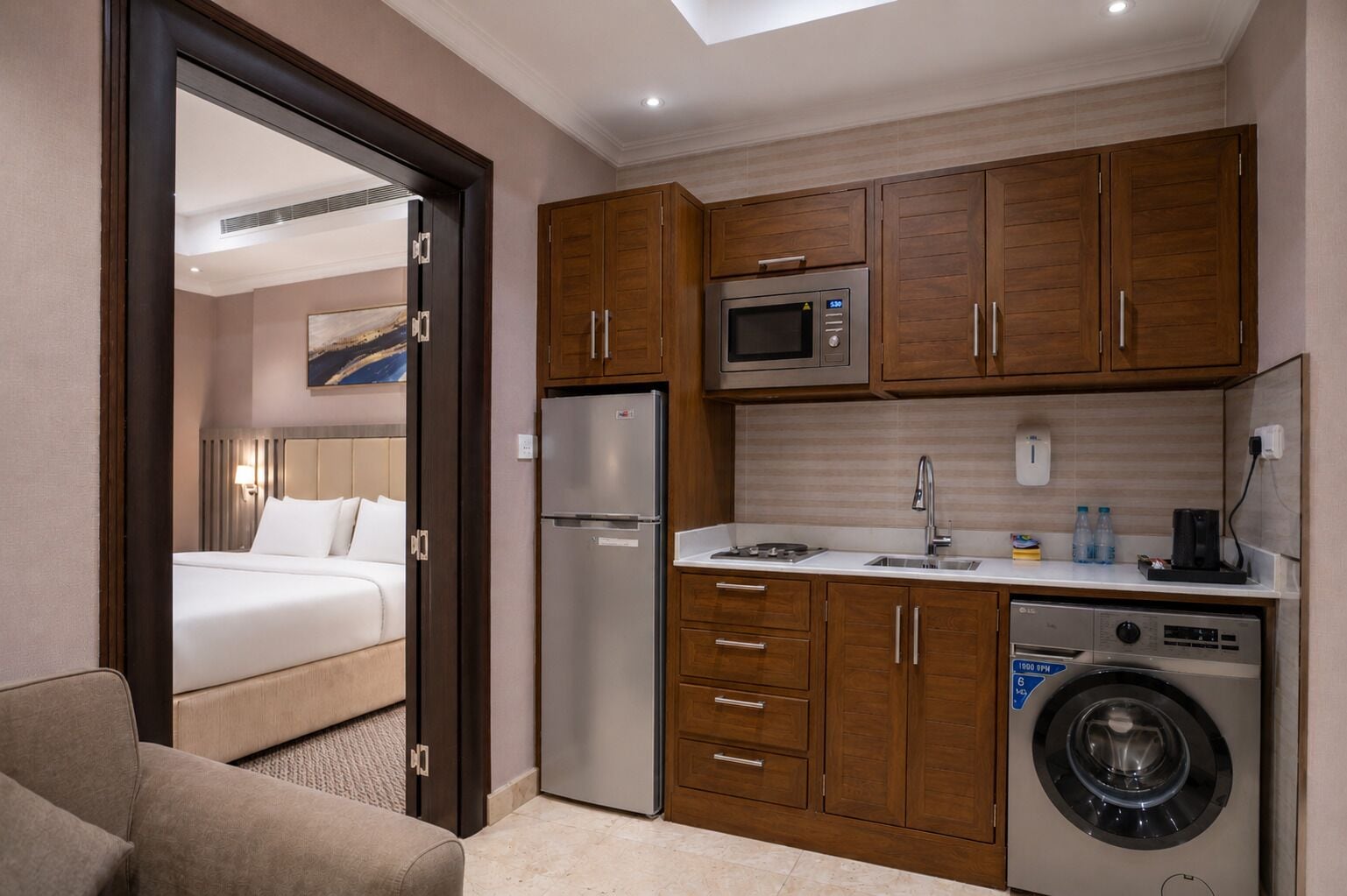 Chambre, 1 chambre | Cuisine privée | Micro-ondes, plaque de cuisson, bouilloire électrique